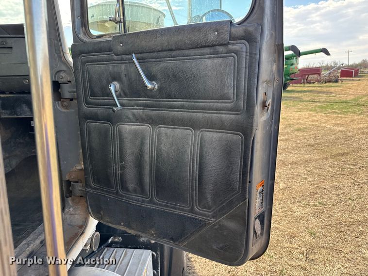 image for item DZ5197 1997 Mack RD690S water truck