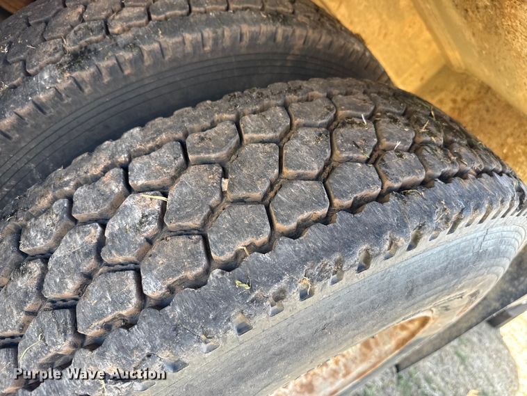 image for item DZ5197 1997 Mack RD690S water truck