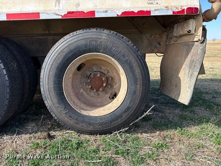 image for item DZ5197 1997 Mack RD690S water truck