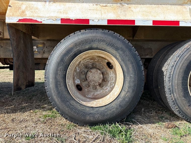 image for item DZ5197 1997 Mack RD690S water truck