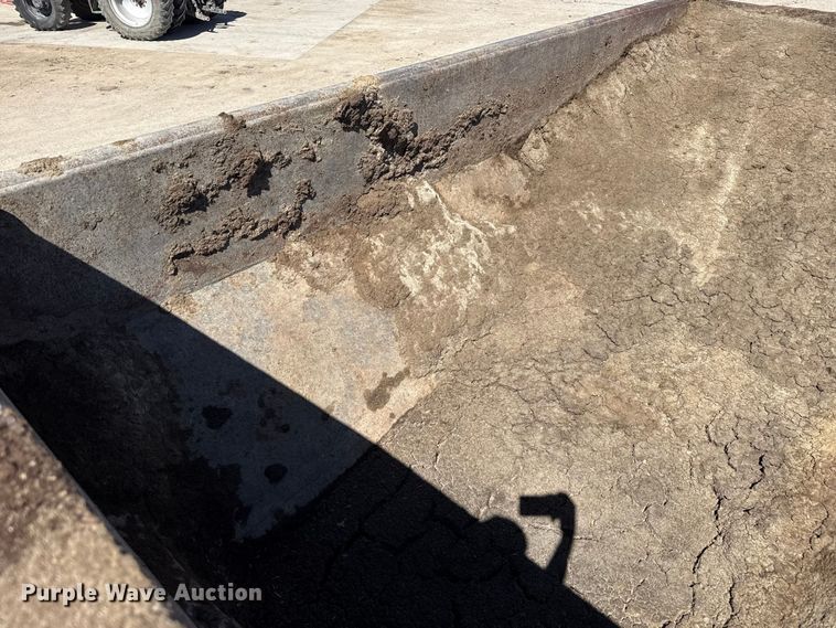 image for item DZ5313 2005 Volvo A25D articulated haul truck