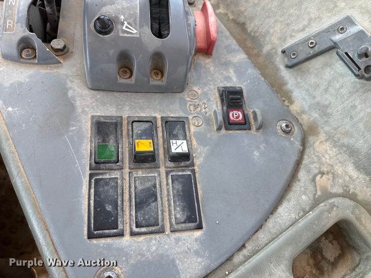 image for item DZ5313 2005 Volvo A25D articulated haul truck