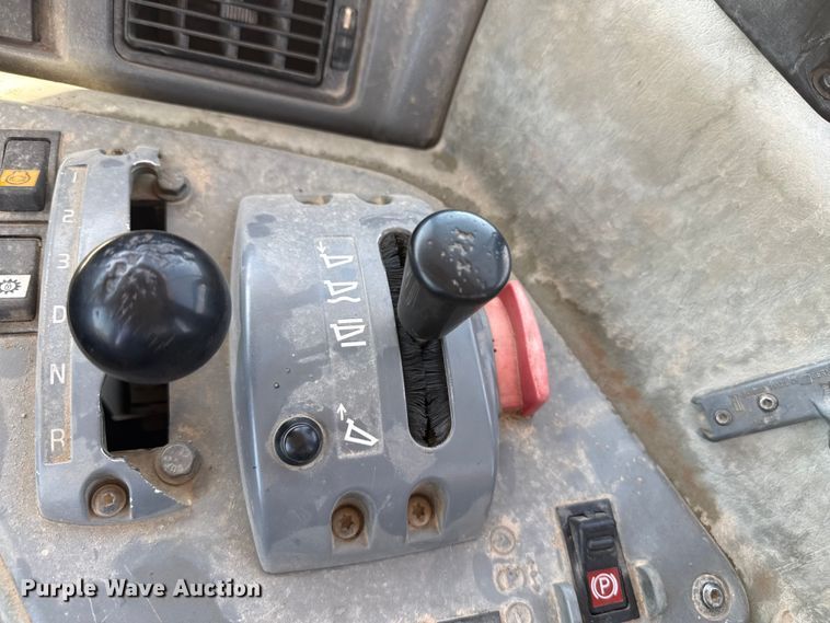 image for item DZ5313 2005 Volvo A25D articulated haul truck