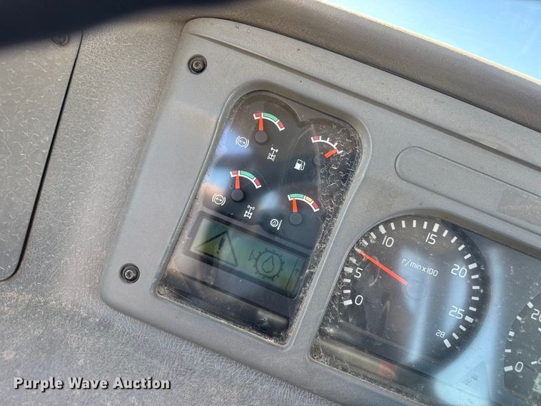 image for item DZ5313 2005 Volvo A25D articulated haul truck