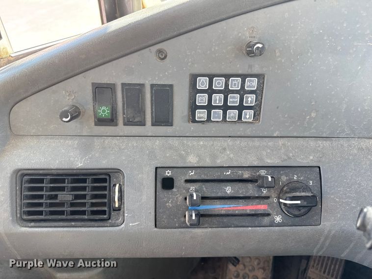 image for item DZ5313 2005 Volvo A25D articulated haul truck