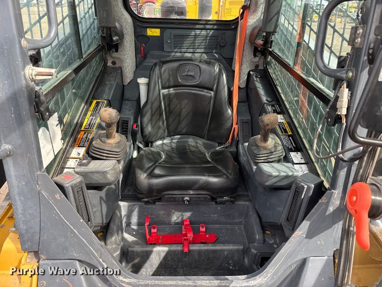 image for item DZ5314 2018 John Deere 333G tracked skid steer loader