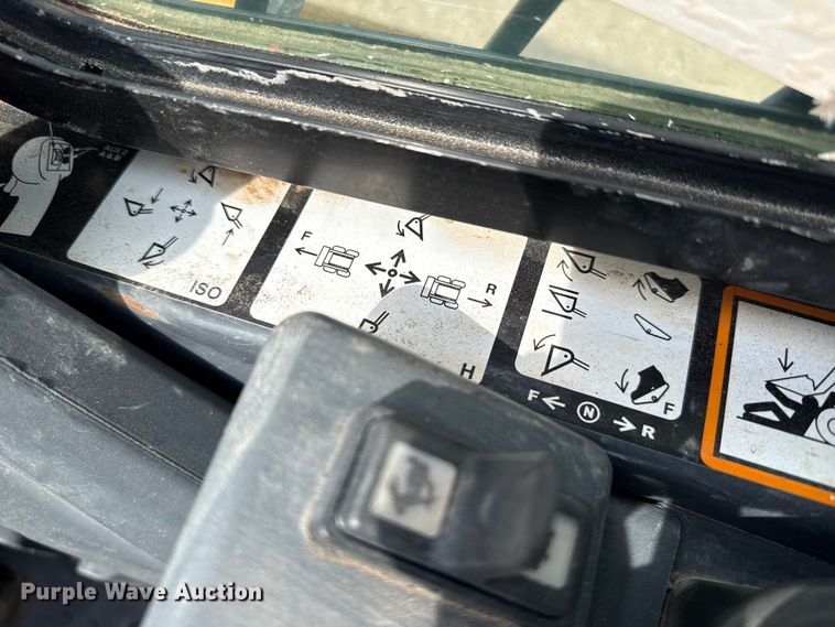 image for item DZ5314 2018 John Deere 333G tracked skid steer loader