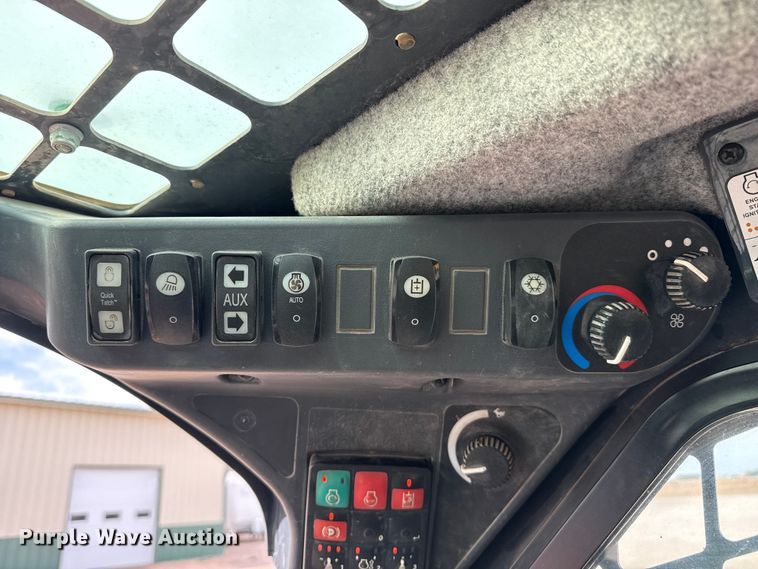 image for item DZ5314 2018 John Deere 333G tracked skid steer loader