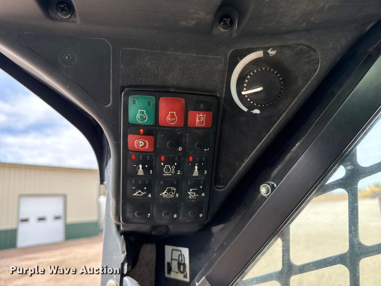 image for item DZ5314 2018 John Deere 333G tracked skid steer loader