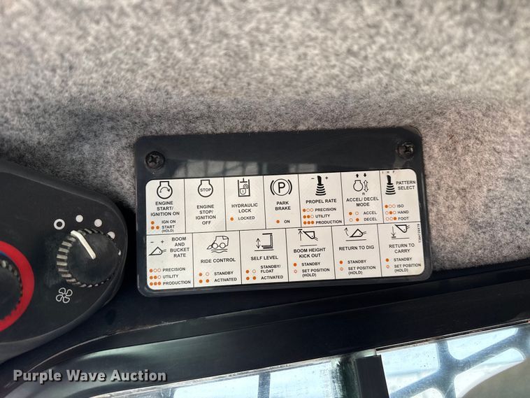 image for item DZ5314 2018 John Deere 333G tracked skid steer loader