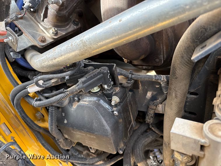 image for item DZ5314 2018 John Deere 333G tracked skid steer loader