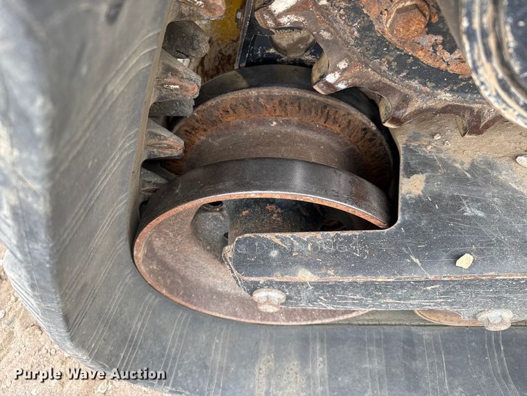 image for item DZ5314 2018 John Deere 333G tracked skid steer loader