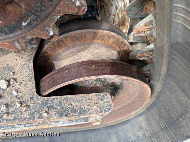 image for item DZ5314 2018 John Deere 333G tracked skid steer loader