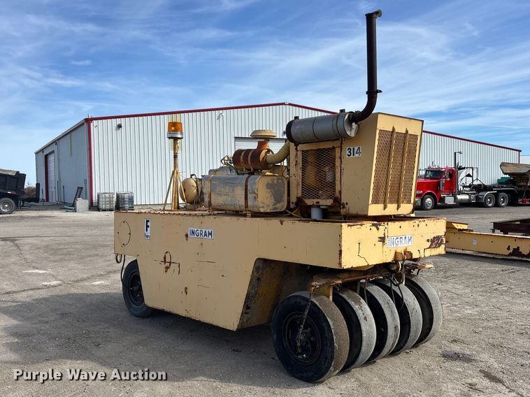 image for item EA4564 1985 Ingram 9-2800-P pneumatic roller