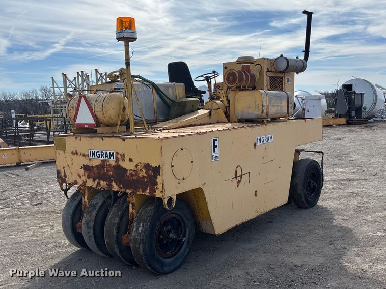image for item EA4564 1985 Ingram 9-2800-P pneumatic roller