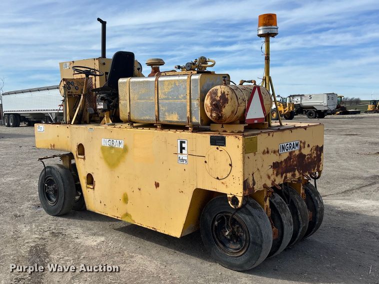 image for item EA4564 1985 Ingram 9-2800-P pneumatic roller