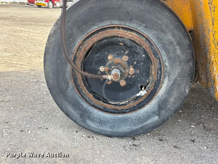 image for item EA4564 1985 Ingram 9-2800-P pneumatic roller