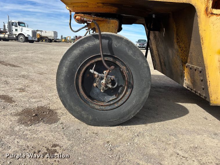 image for item EA4564 1985 Ingram 9-2800-P pneumatic roller