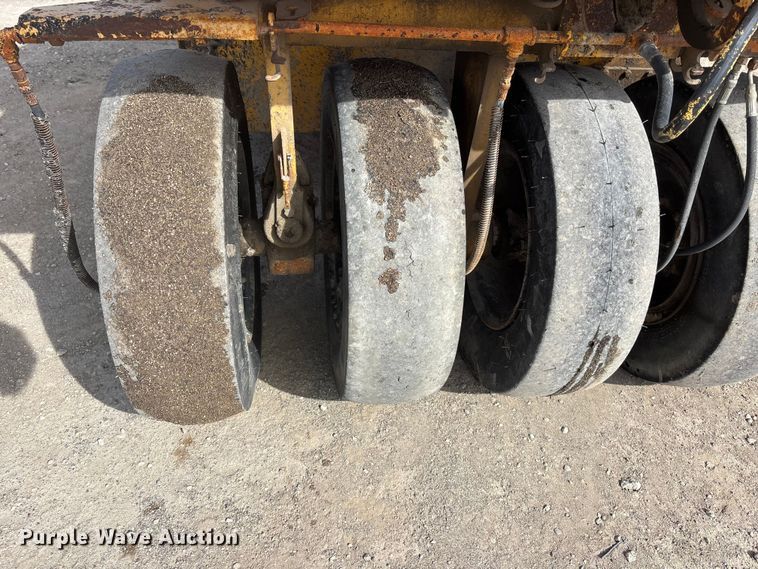 image for item EA4564 1985 Ingram 9-2800-P pneumatic roller