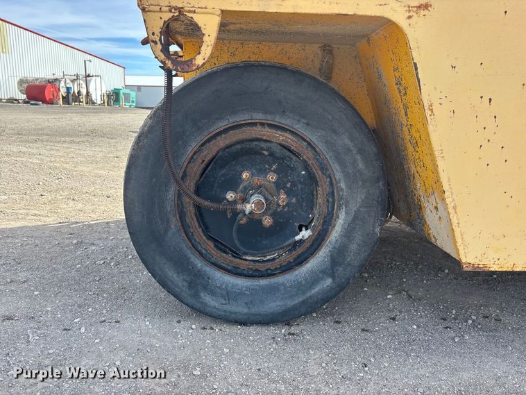 image for item EA4564 1985 Ingram 9-2800-P pneumatic roller