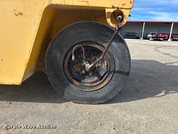 image for item EA4564 1985 Ingram 9-2800-P pneumatic roller