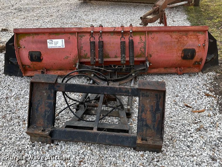 image for item EA4569 Skid steer snow plow