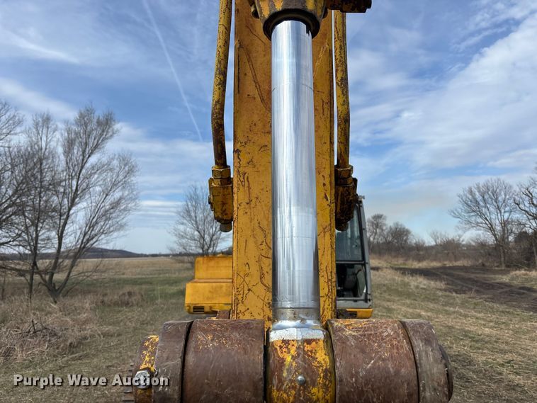 image for item EA4578 1998 Kobelco SK200LC Mark IV excavator