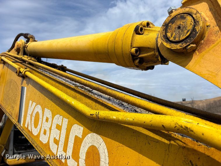 image for item EA4578 1998 Kobelco SK200LC Mark IV excavator