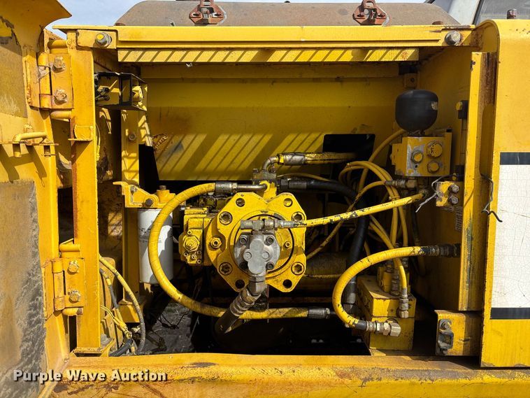 image for item EA4578 1998 Kobelco SK200LC Mark IV excavator