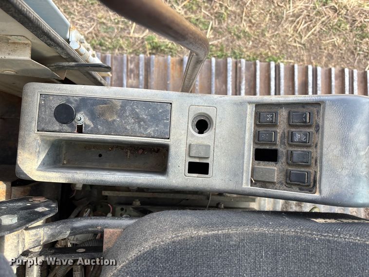 image for item EA4578 1998 Kobelco SK200LC Mark IV excavator