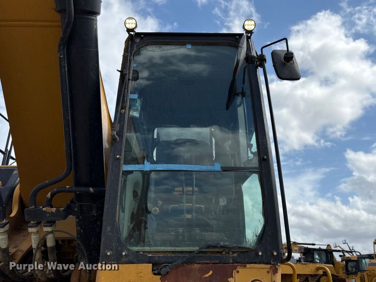 image for item EA7223 2021 Caterpillar 374 excavator