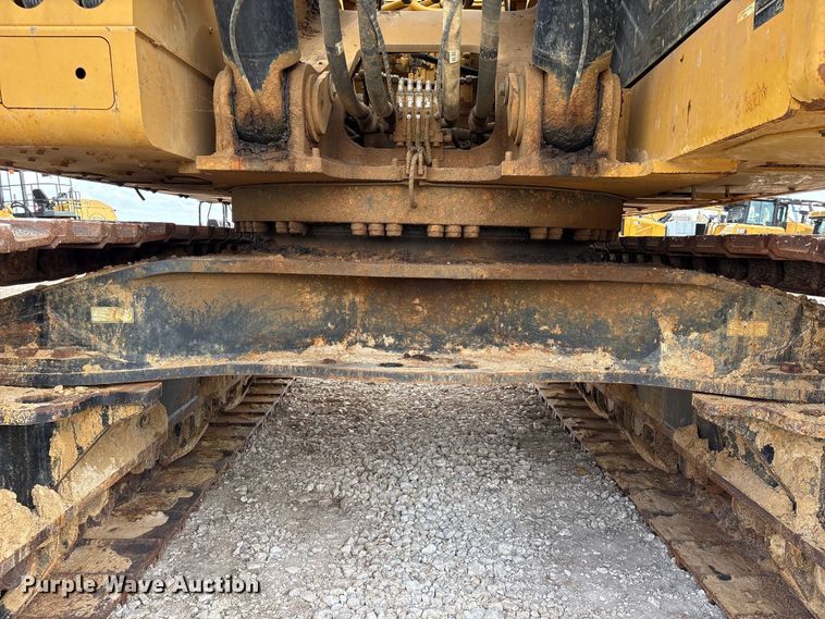 image for item EA7223 2021 Caterpillar 374 excavator