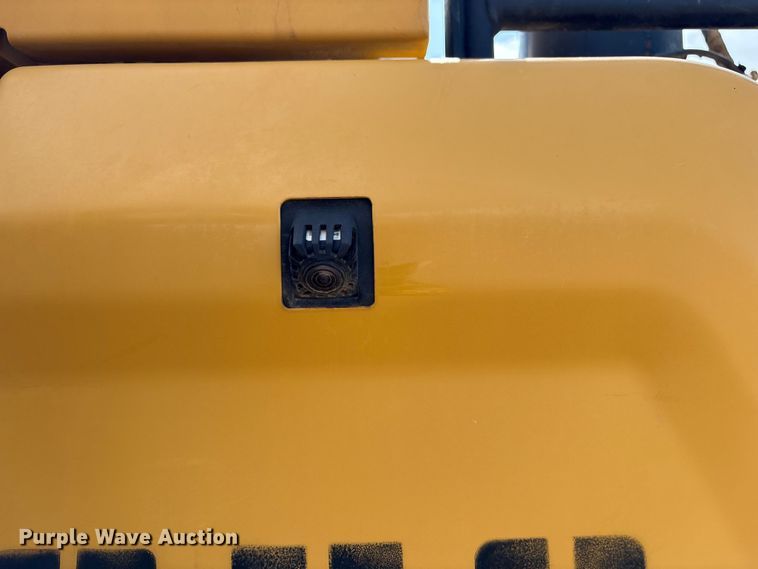 image for item EA7223 2021 Caterpillar 374 excavator