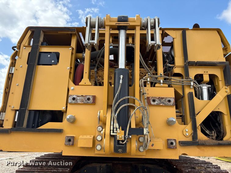 image for item EA7223 2021 Caterpillar 374 excavator