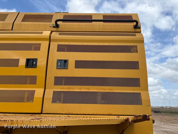 image for item EA7223 2021 Caterpillar 374 excavator