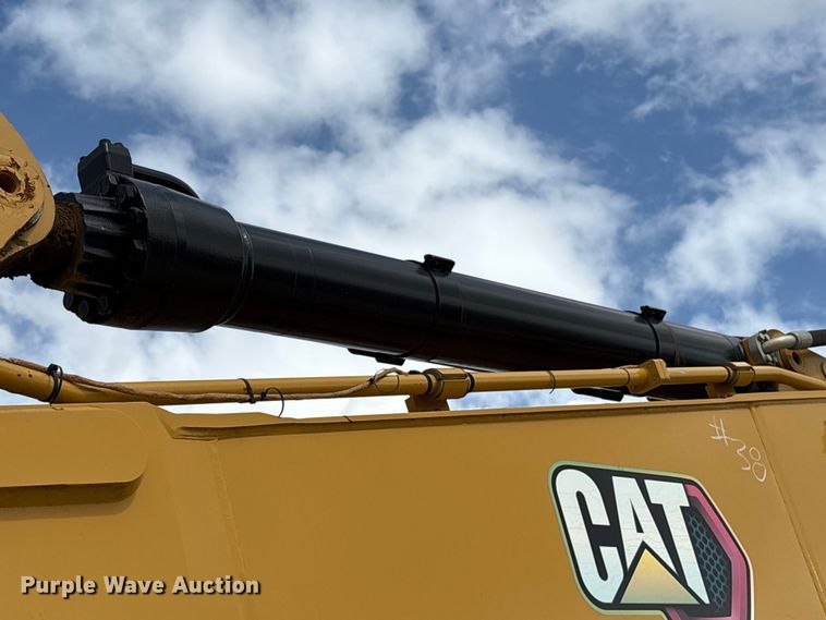 image for item EA7223 2021 Caterpillar 374 excavator