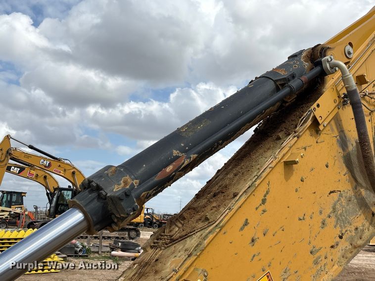 image for item EA7223 2021 Caterpillar 374 excavator