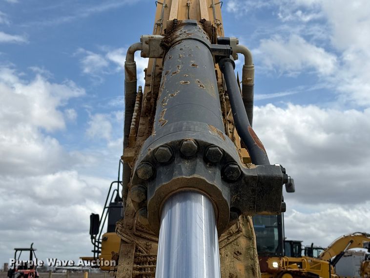 image for item EA7223 2021 Caterpillar 374 excavator