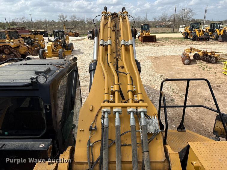 image for item EA7223 2021 Caterpillar 374 excavator