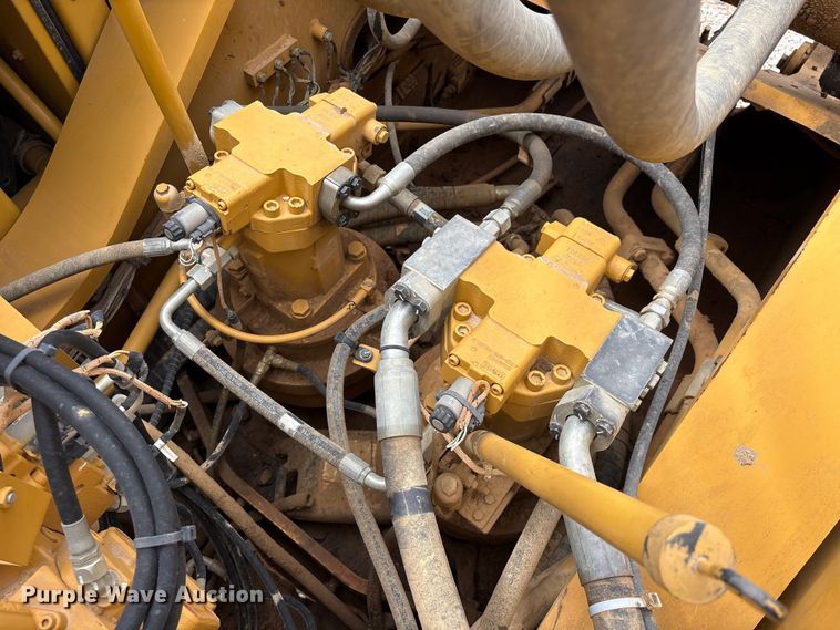 image for item EA7223 2021 Caterpillar 374 excavator