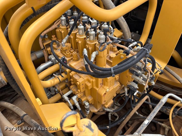 image for item EA7223 2021 Caterpillar 374 excavator