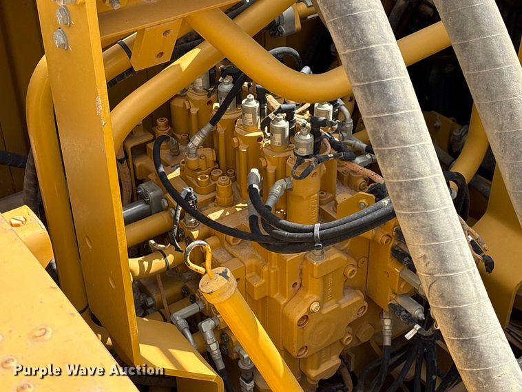 image for item EA7223 2021 Caterpillar 374 excavator