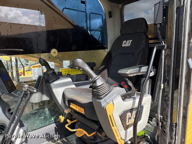 image for item EA7223 2021 Caterpillar 374 excavator