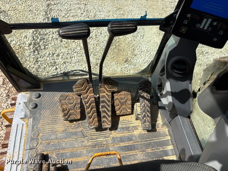 image for item EA7223 2021 Caterpillar 374 excavator