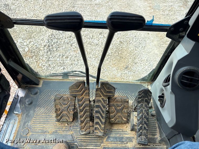 image for item EA7223 2021 Caterpillar 374 excavator