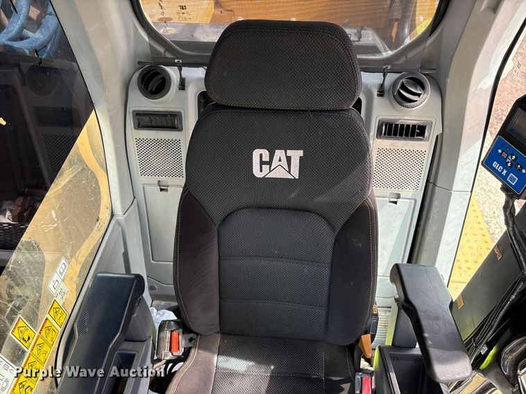 image for item EA7223 2021 Caterpillar 374 excavator