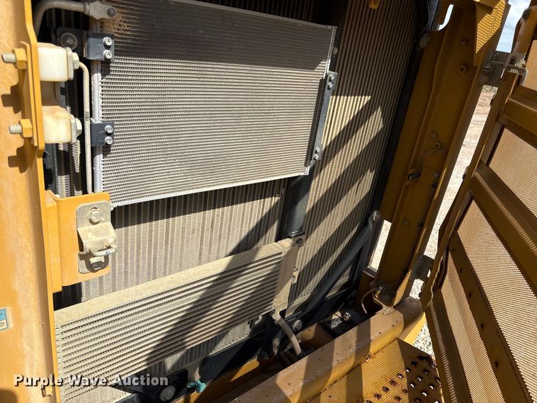 image for item EA7223 2021 Caterpillar 374 excavator