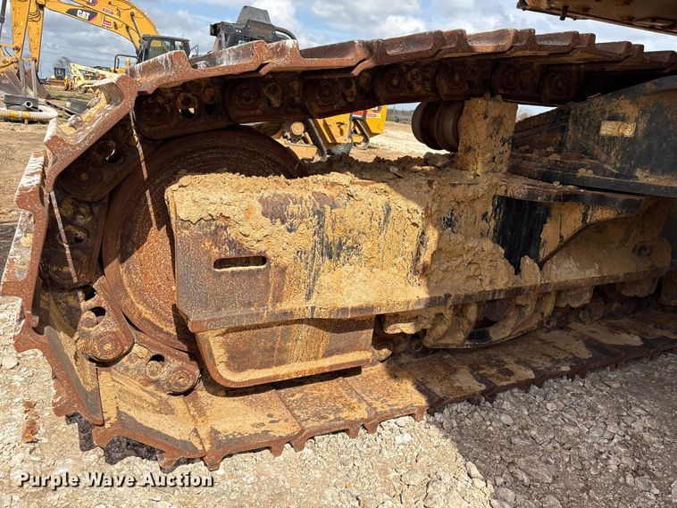 image for item EA7223 2021 Caterpillar 374 excavator
