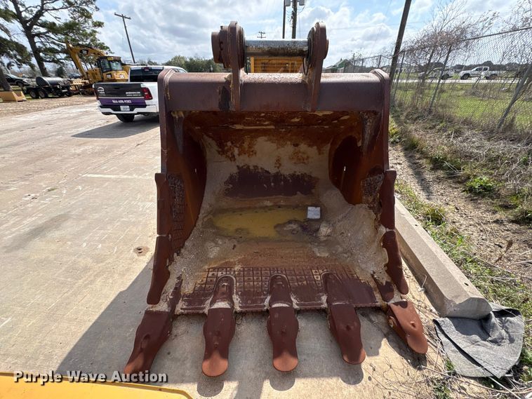 image for item EA7223 2021 Caterpillar 374 excavator