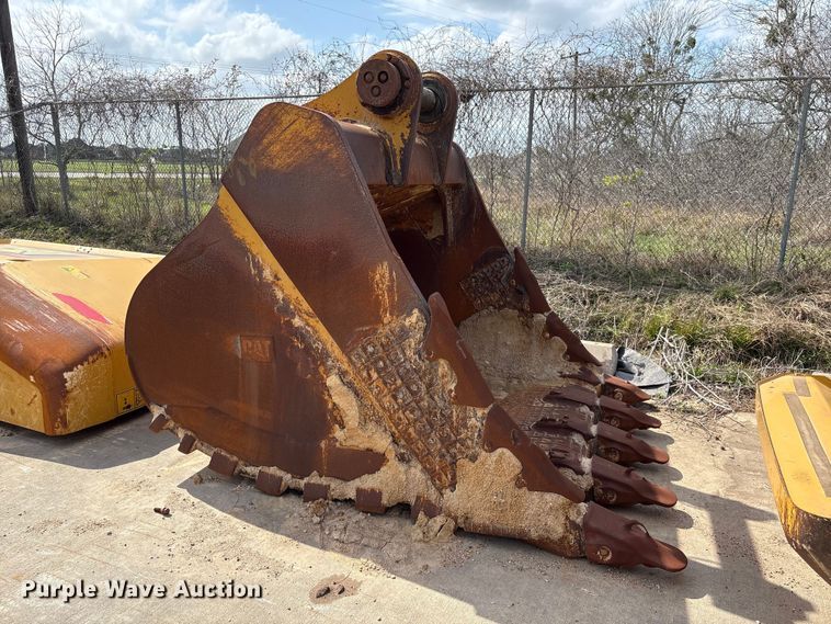 image for item EA7223 2021 Caterpillar 374 excavator